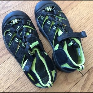 Keens kids size 13